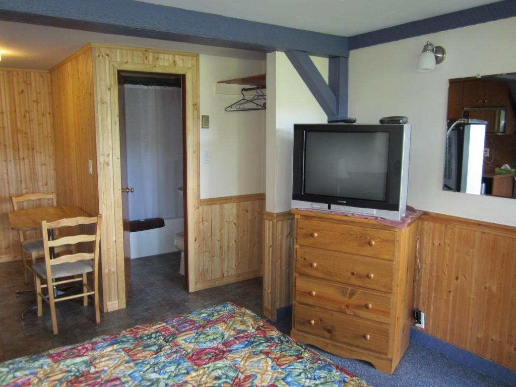 Lakeside Motel Williams Lake Oda fotoğraf