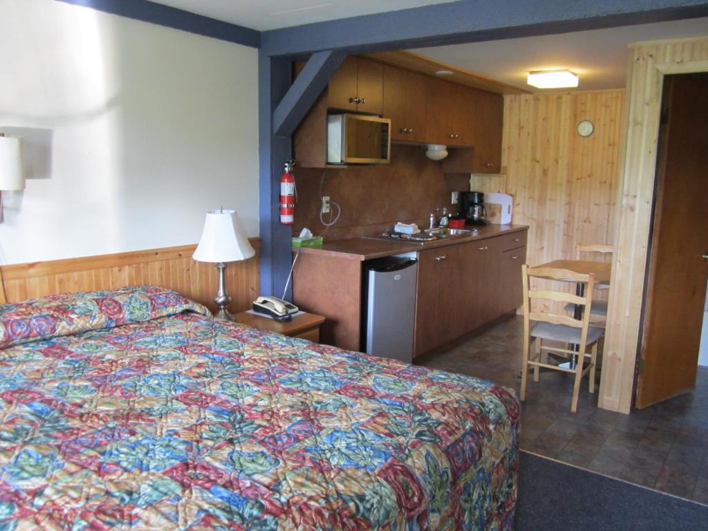 Lakeside Motel Williams Lake Oda fotoğraf